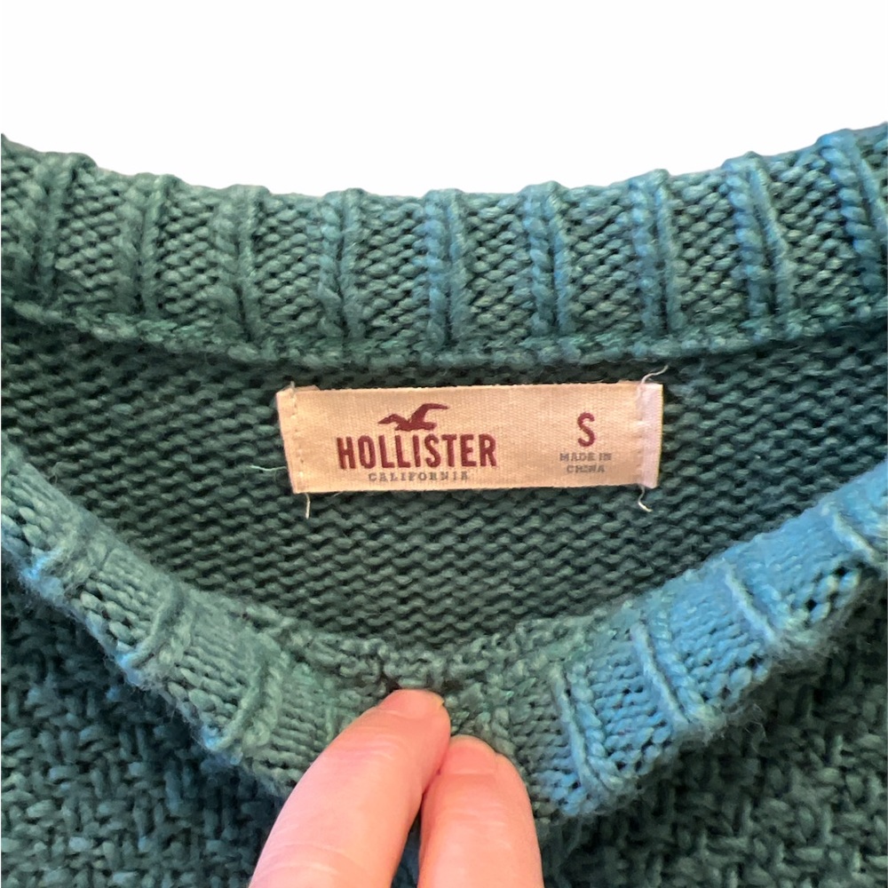 Hollister green cable knit sweater. Size Small. - Picture 3 of 3